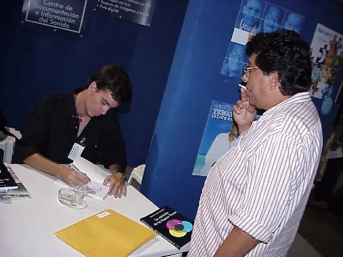 Dédicace d'un exemplaire pour le troubadour Augusto Blanca, à Cubadisco 2001